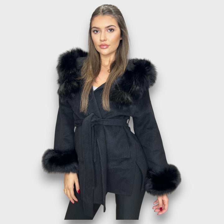 Cartelle – Cappotto in cashmere con cappuccio e dettagli in pelliccia
