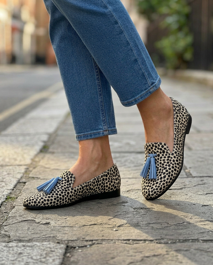 Mocassini Nadia — Leopardo Bianco e Nero con Nappine Azzurre - immagine 3