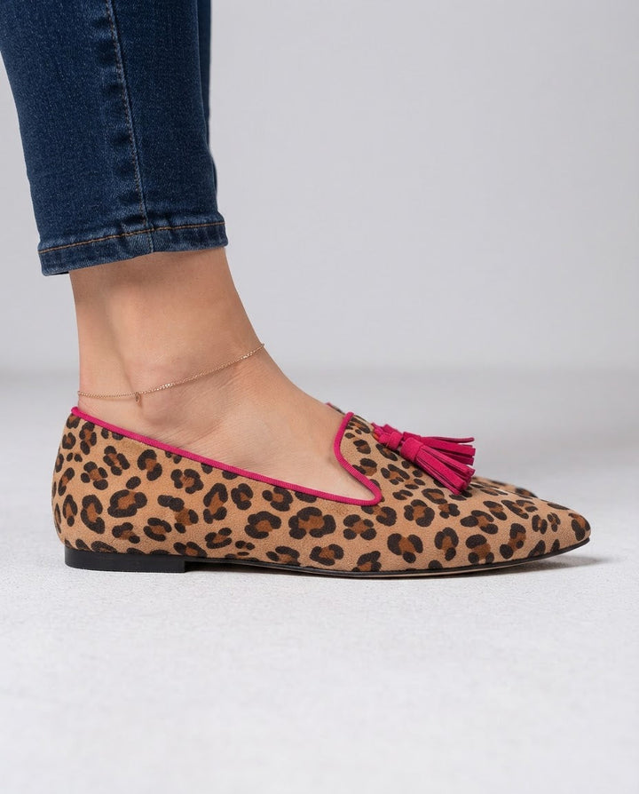 Mocassino Ginevra — Leopardo Scamosciato, Nappine Fucsia - immagine 2