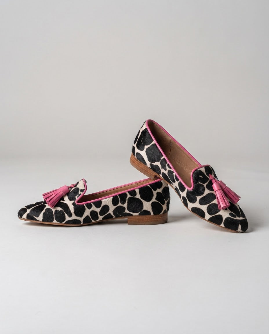 Mocassino Ginevra — Mucca Bianco e Nero, Nappine Rosa - immagine 2
