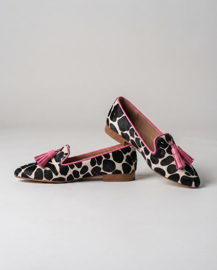 Mocassino Ginevra — Mucca Bianco e Nero, Nappine Rosa - immagine 2