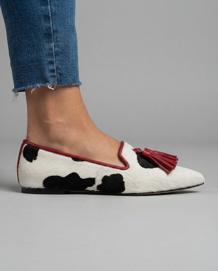 Mocassino Ginevra — Mucca Bianco e Nero, Nappine Rosse - immagine 2